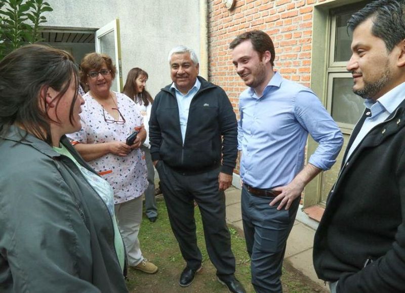 Andrés Scarsi llegó acompañado de colaboradores de su cartera y de la Región Sanitaria IV.