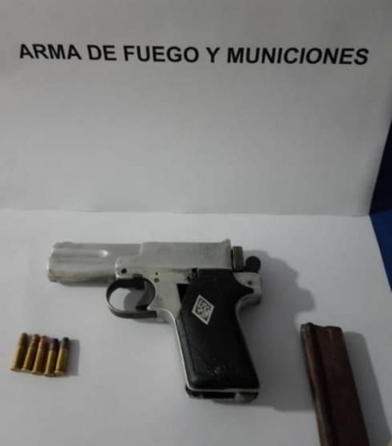 Pistola secuestrada.