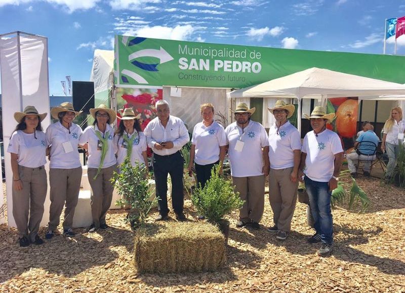 El stand del Municipio de San Pedro en la feria a cielo abierto.