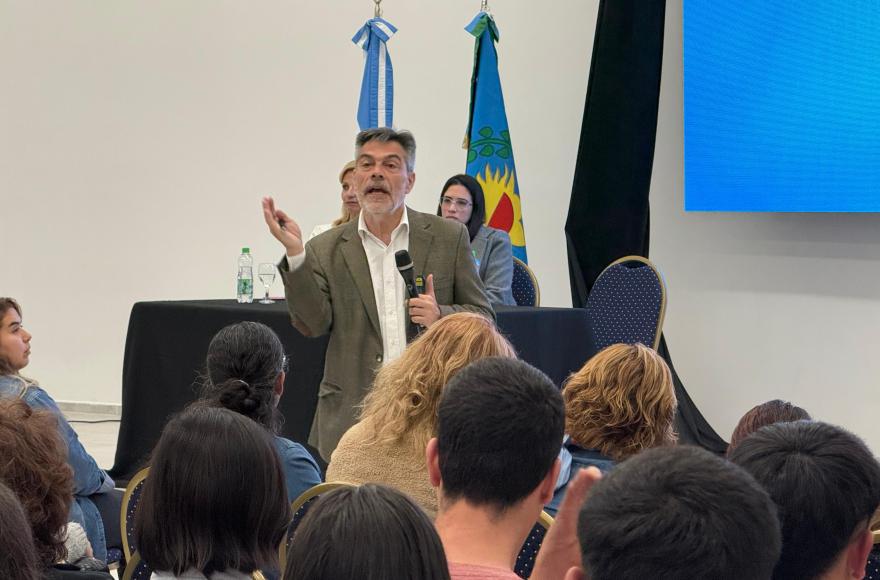 Exposición del doctor Carlos Damin.