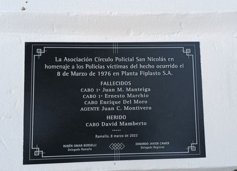 Placa homenaje.