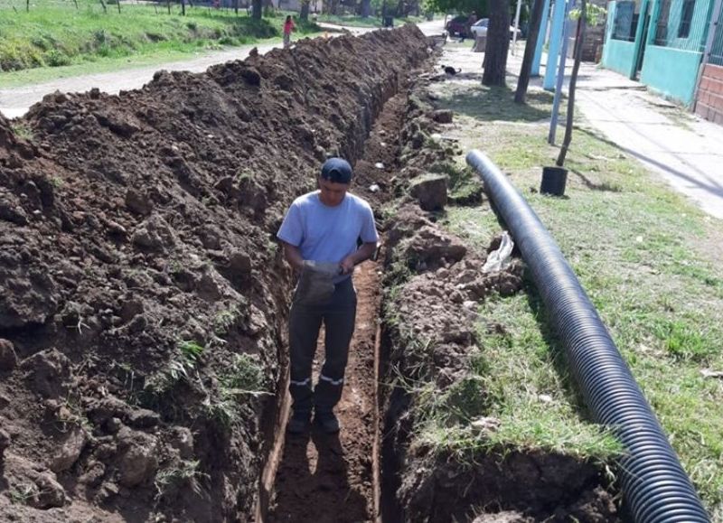 La obra tiene lugar en la calle Sarmiento hasta Irineo Lima; por Irineo Lima hasta Río Paraná; y finalmente desde Sarmiento hasta Río Paraná, del barrio del Cementerio.