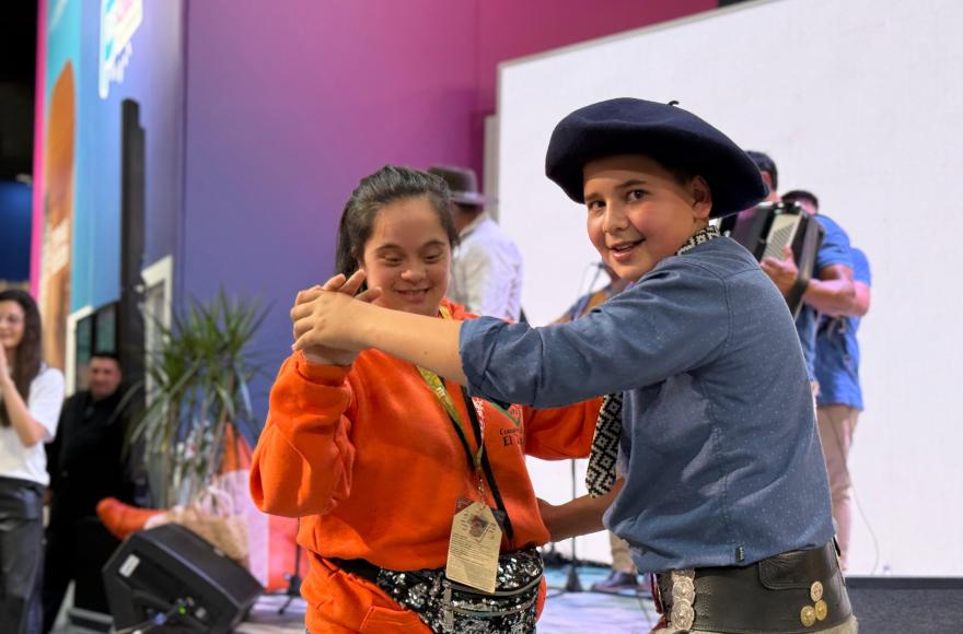 Turismo fue acompañado por el grupo musical “Amistad Chamamecera”, bailarines y prestadores turísticos.