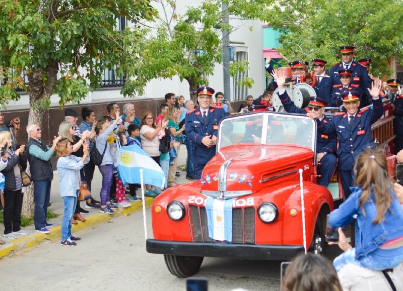 Aplausos de los vecinos durante el recorrido.