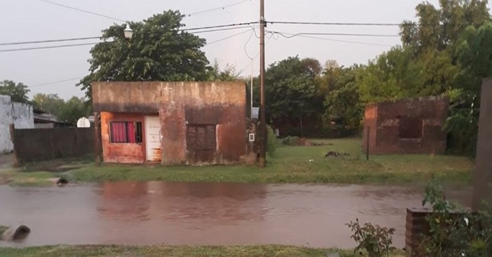 El agua ingresó en decenas de viviendas.