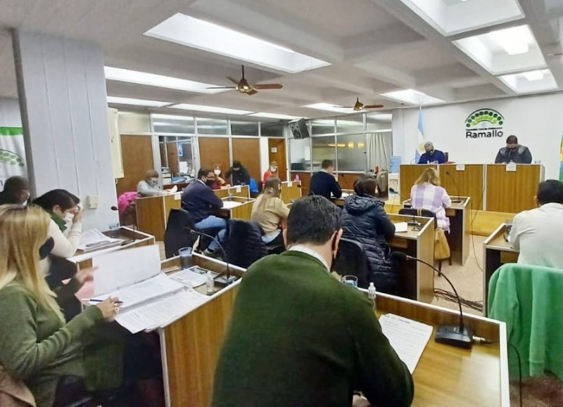 Se debatió en el recinto.