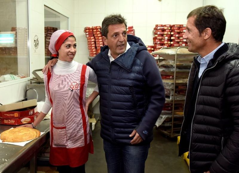 Sergio Massa durante su recorrida en San Pedro.
