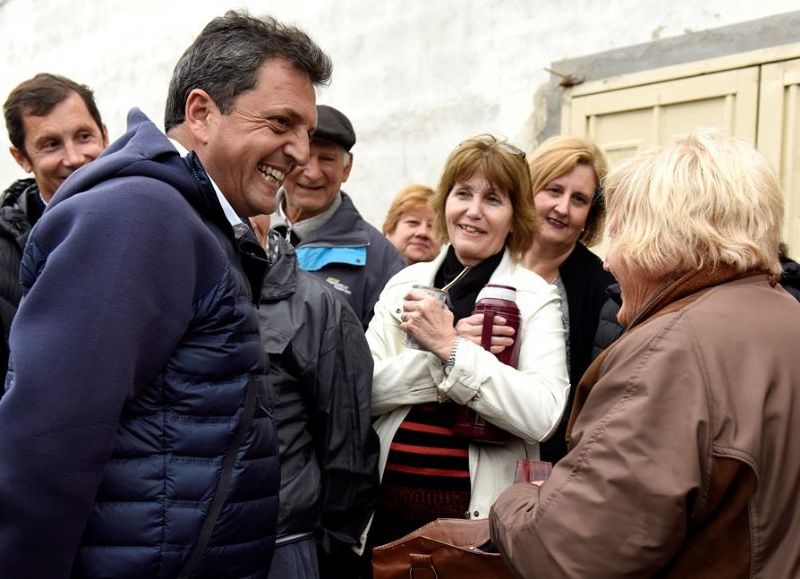 Sergio Massa durante su recorrida en San Pedro.
