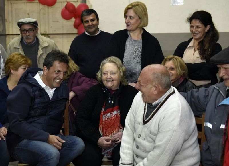 Sergio Massa durante su recorrida en San Pedro.
