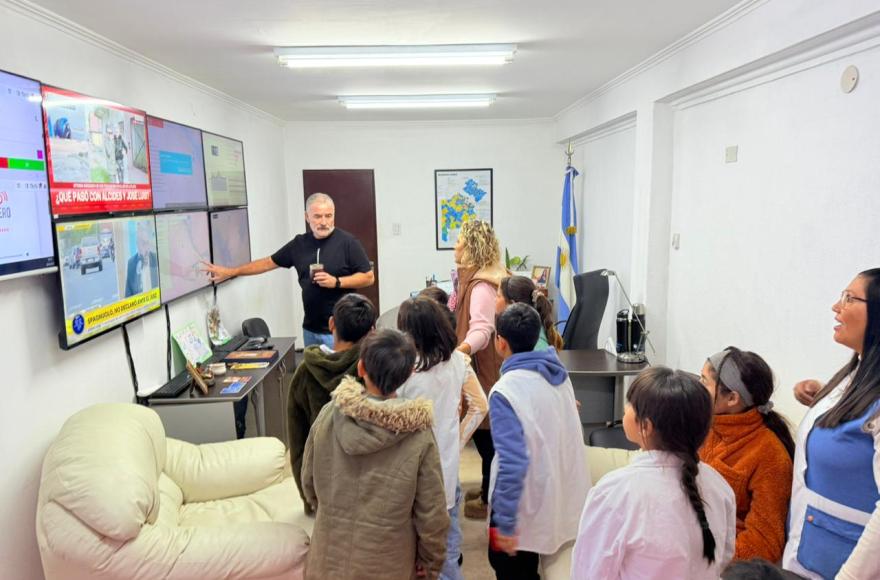 Alumnos de la escuela rural N°20 “San Carlos” visitaron al intendente