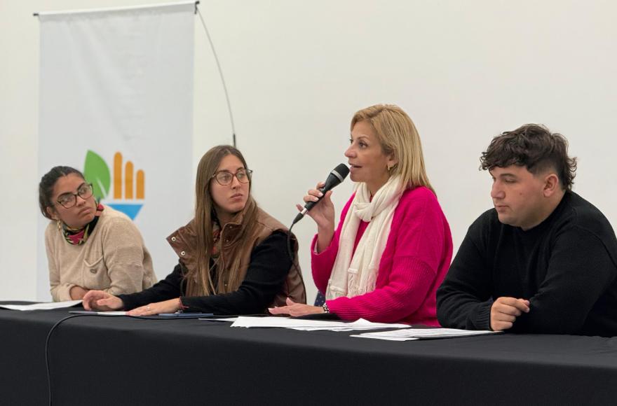 Se brindó un taller sobre reciclado de botellas de plástico.