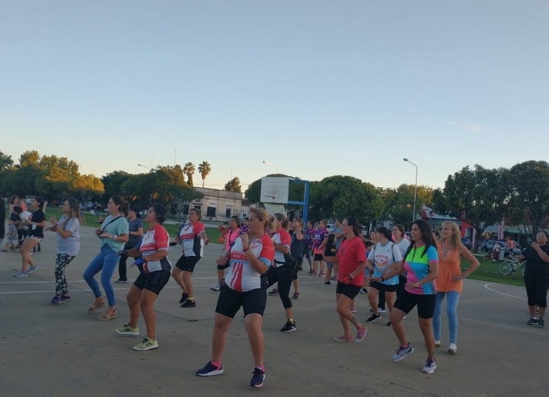 Se realizaron distintas actividades aero-deportivas como símbolo del movimiento histórico de las mujeres en reclamo por sus derechos.