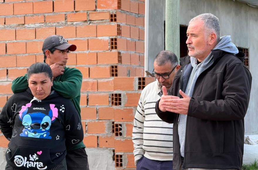 El intendente Mauro Poletti encabezó una reunión vecinal en el Barrio Matadero.