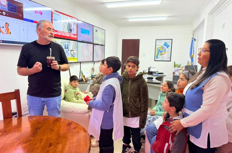 Alumnos de la escuela rural N°20 “San Carlos” visitaron al intendente