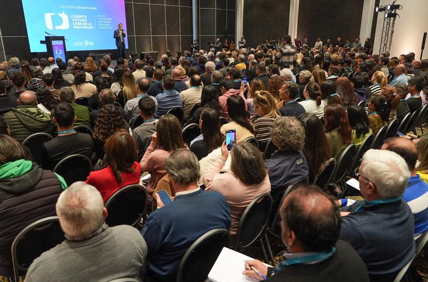 En San Pedro, Katopodis convocó a distintos actores a debatir el desarrollo de la región fluvial