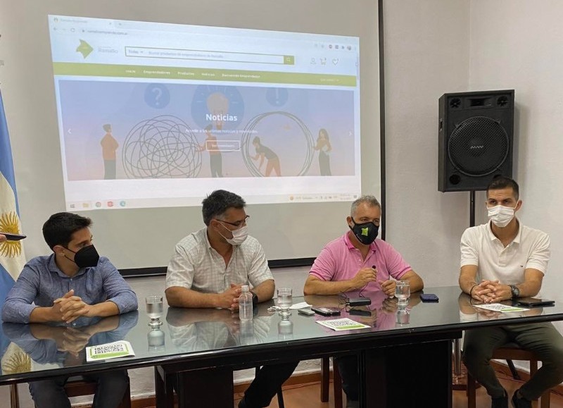 Estuvieron presentes el intendente municipal Gustavo Perié, el Secretario de Desarrollo Local Robero Borselli, funcionarios municipales y Leandro Monserrat, ingeniero en sistemas y desarrollador web de Ramallo.