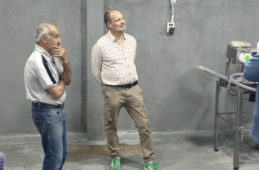 El funcionario visitó la sede de la sociedad.