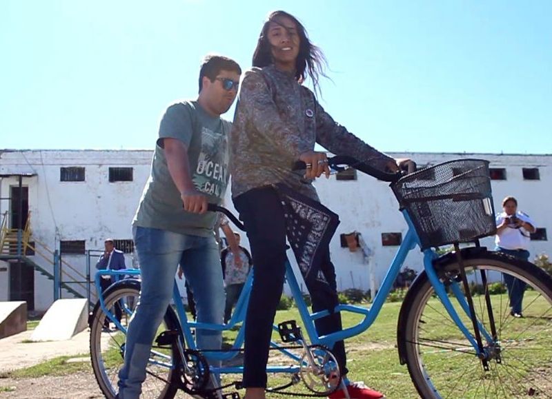 La entrega de la bicicleta adaptada fue en la Unidad 3, dependiente del Servicio Penitenciario Bonaerense