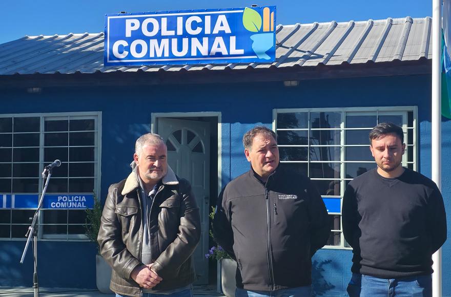 Poletti y Alonso inauguraron la base de la policía comunal en barrio Santa Rosa y presentaron nuevos patrulleros para el distrito. 