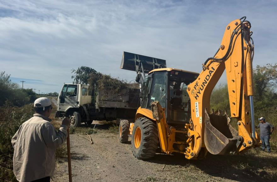 Avanza el mantenimiento hidráulico en distintos puntos de la ciudad