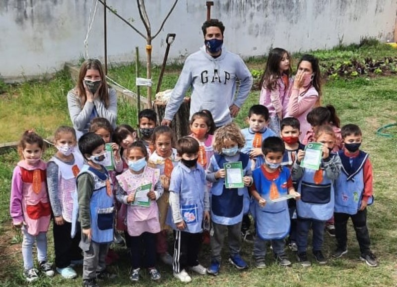 Alegría de la comunidad educativa.