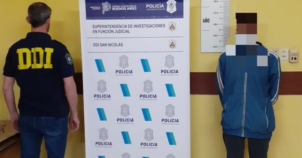 Un joven de 18 años fue detenido acusado de matar de un balazo en el cuello a su padrastro.