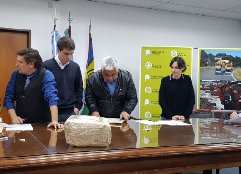 Las autoridades de Vialidad abrieron las presentaciones realizadas por 22 empresas.