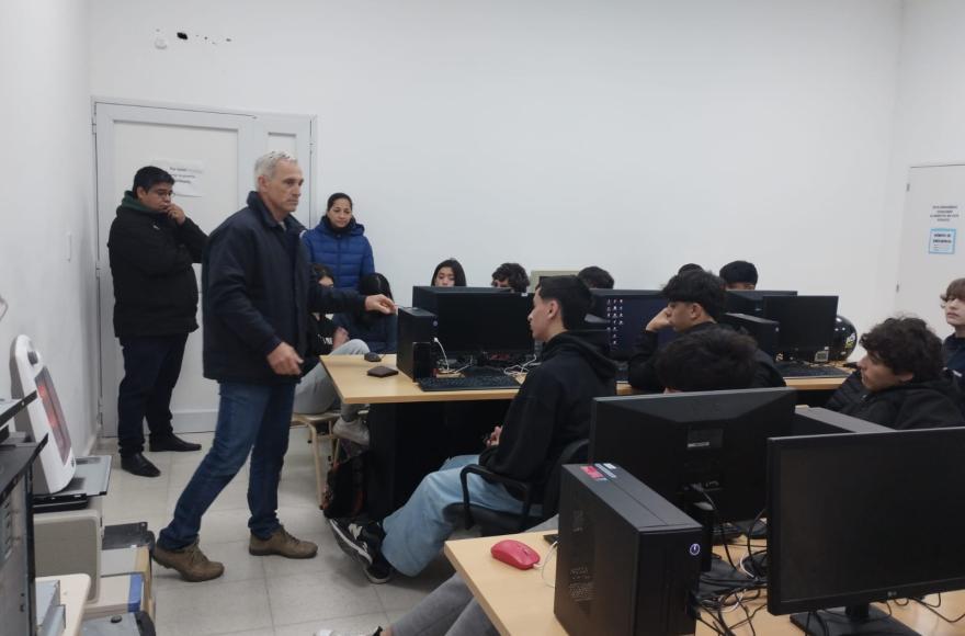 La charla fue en el marco de las prácticas profesionalizantes que se llevan a cabo en la institución.