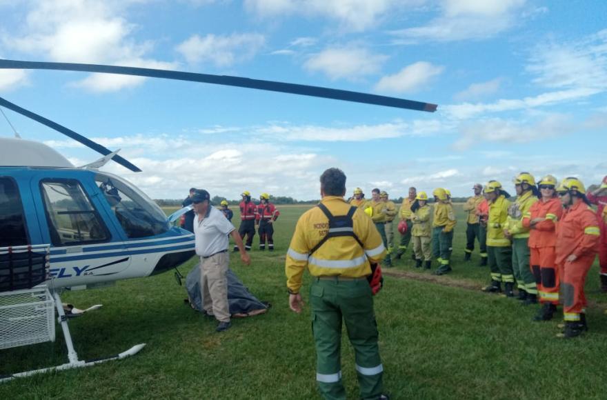 Defensa Civil y Bomberos de Ramallo se capacitaron en combate aéreo de incendios forestales
