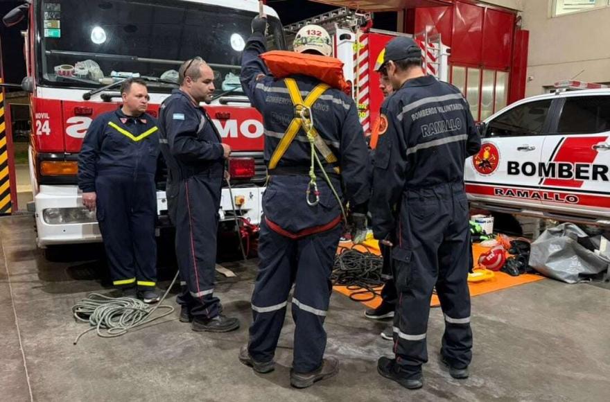 Bomberos de Ramallo refuerzan su preparación ante una posible emergencia hídrica