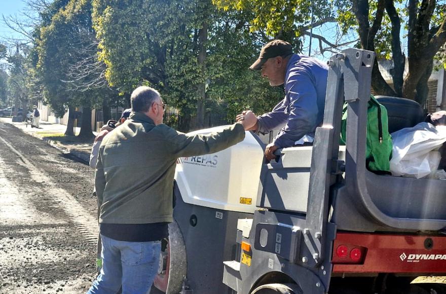 La Municipalidad de Ramallo informó que comenzó la obra de asfaltado en el Barrio Don Antonio.