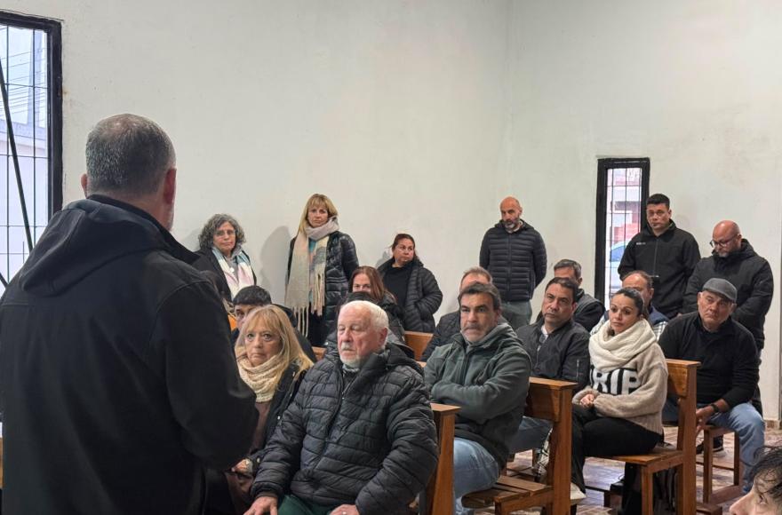Poletti presentó a los vecinos un proyecto para recuperar y transformar el sector costero