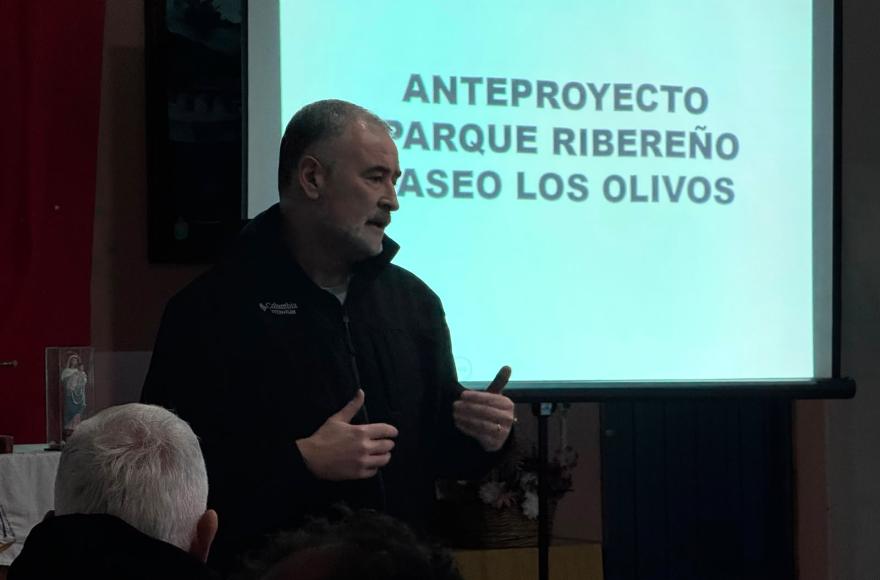 Poletti presentó a los vecinos un proyecto para recuperar y transformar el sector costero