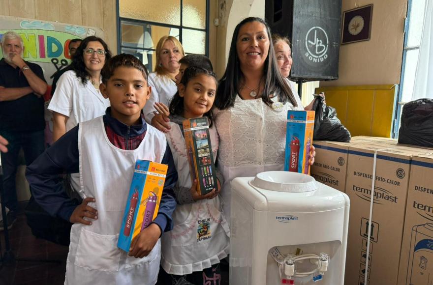 Poletti participó del acto escolar y presentó medidas para el distrito