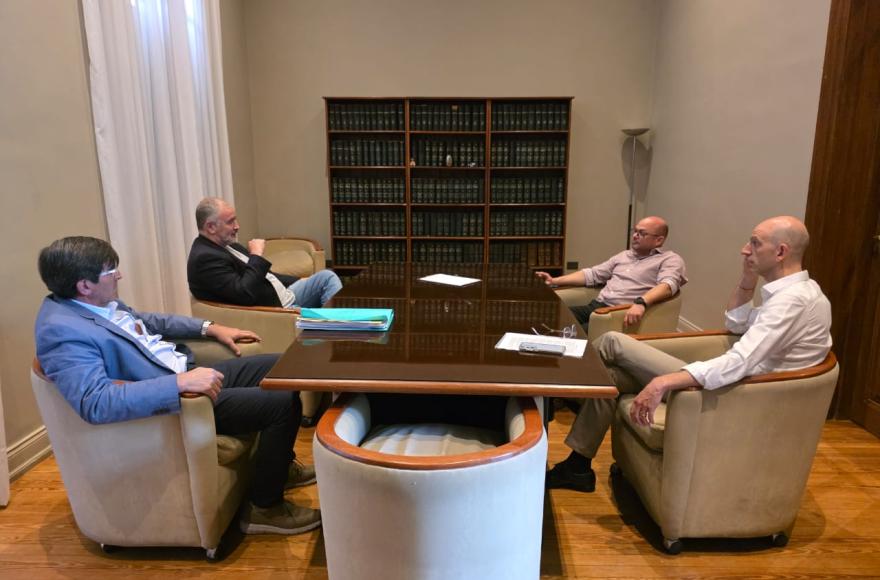 Se acordó la transferencia y toma de posesión de 30 hectáreas cedidas por dicha firma en favor del Municipio de Ramallo.  