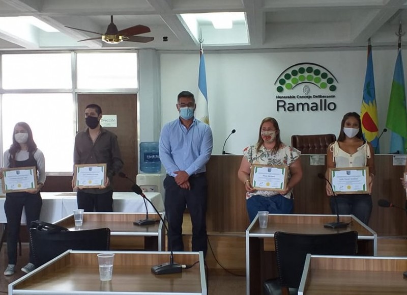 Paula Mariuzzi, Rosario Silva, Sofia Sandiaes, Juan Amílcar Herrera, Pérez Millán, Agustina Salvatori, María Emilia Claverol y Carolina Soledad Lupi, recibieron los reconocimientos.