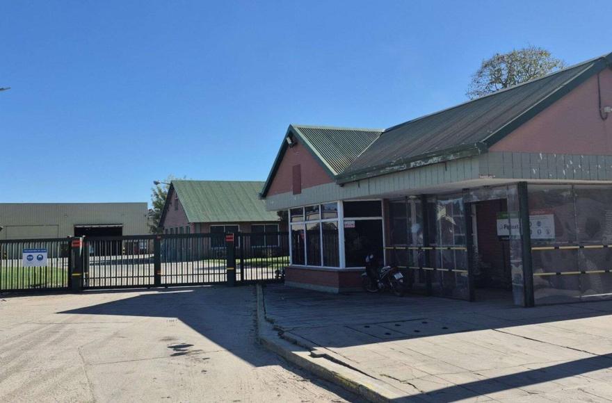 En la actualidad, 205 trabajadores dependen de la planta, de los cuales 140 están bajo convenio sindical.