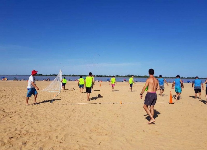 La Municipalidad de Ramallo, informó que habrá este domingo una competencia de fútbol playa.