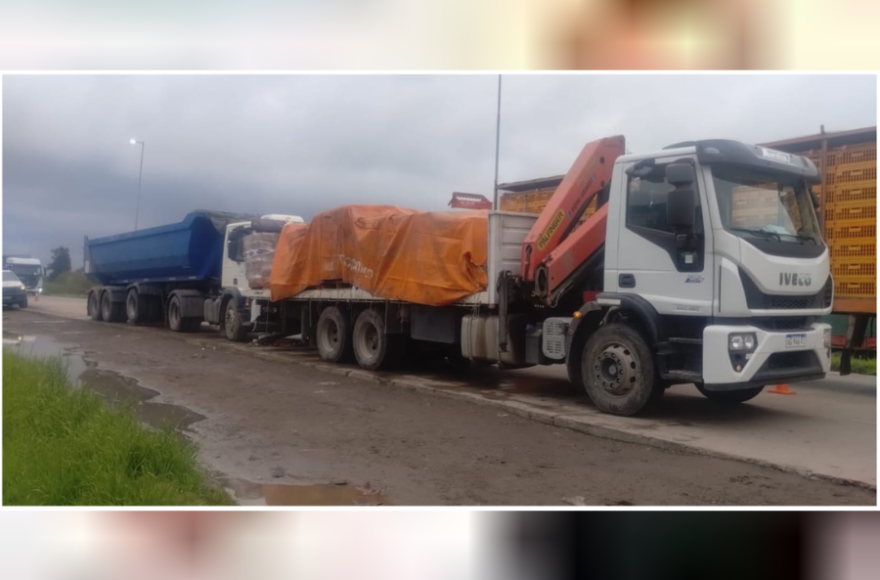Un camión IVECO modelo 17 impactó contra la parte trasera de otro camión IVECO modelo 240.