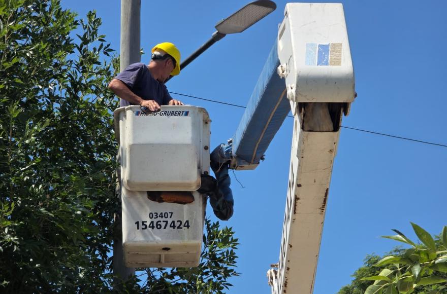 Poletti confirmó el recambio y modernización del alumbrado público en todo el partido