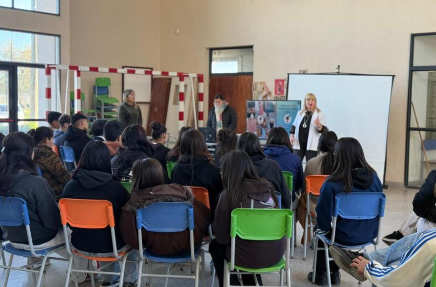 Promueven la prevenci&oacute;n y los h&aacute;bitos saludables en estudiantes secundarios