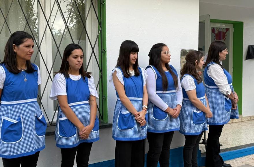 El acto se realizó en el ingreso al establecimiento.