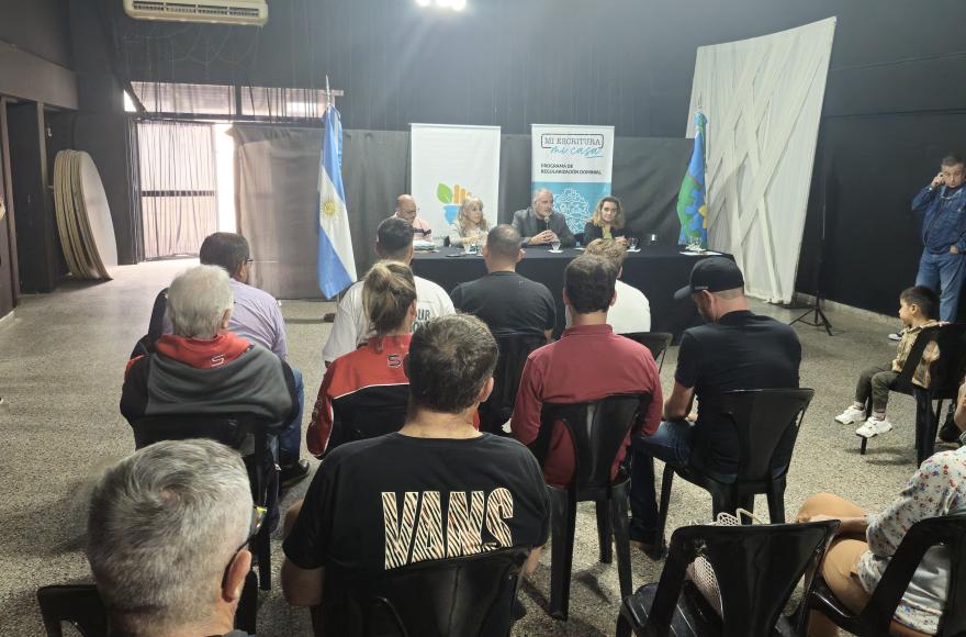 Se firmaron escrituras de familias que en 30 días se enviarán a la escribanía general de gobierno y al registro de la propiedad.