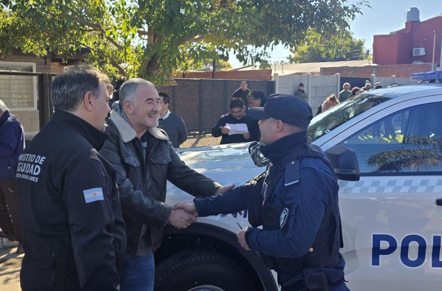 Poletti destacó el compromiso del ministro de seguridad “quien se comprometió con los vecinos de Ramallo y hoy está cumpliendo”. 