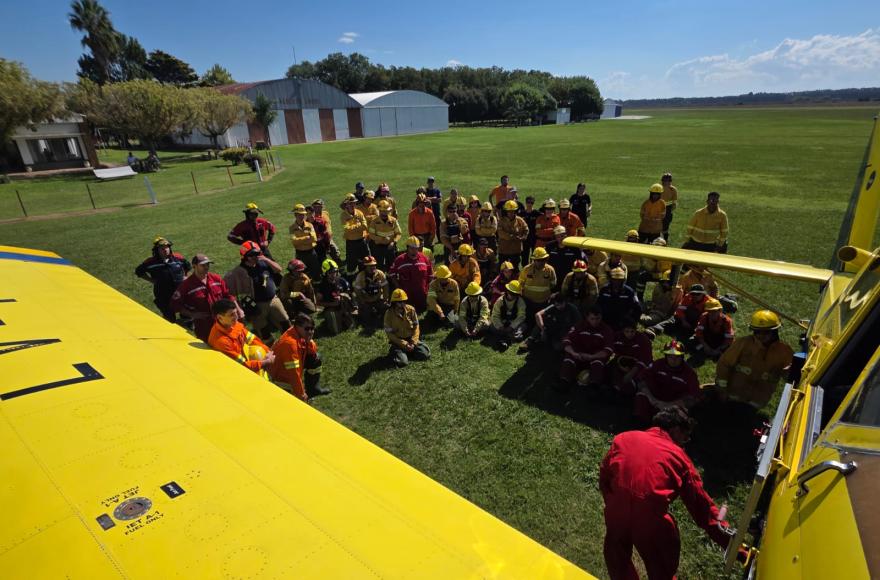 Defensa Civil y Bomberos de Ramallo se capacitaron en combate a&eacute;reo de incendios forestales