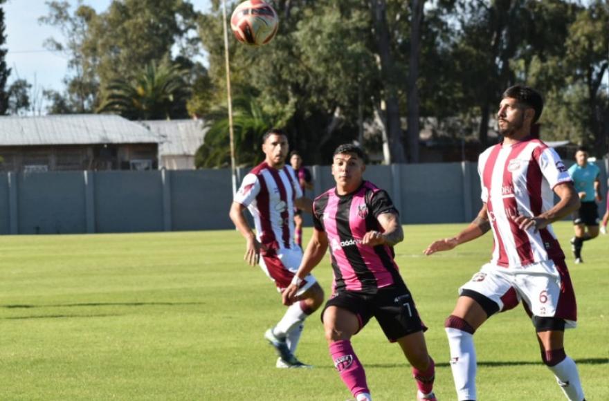 Defensores perdió ante Escobar en un partido marcado por la polémica