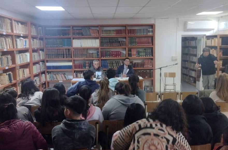 Presentación de Elvio Zanazzi.