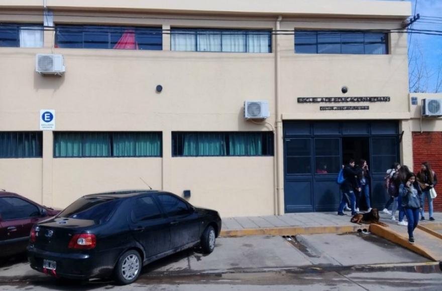 Un alumno de la Media N&deg; 1 llev&oacute; a clases la r&eacute;plica de una pistola de aire comprimido