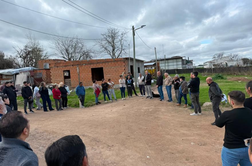 El intendente Mauro Poletti encabezó una reunión vecinal en el Barrio Matadero.