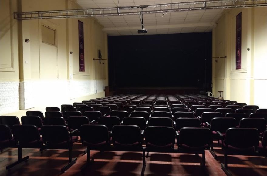 El cine que funcionaba en el Auditorio Libertador de Villa Ramallo cerró sus puertas.